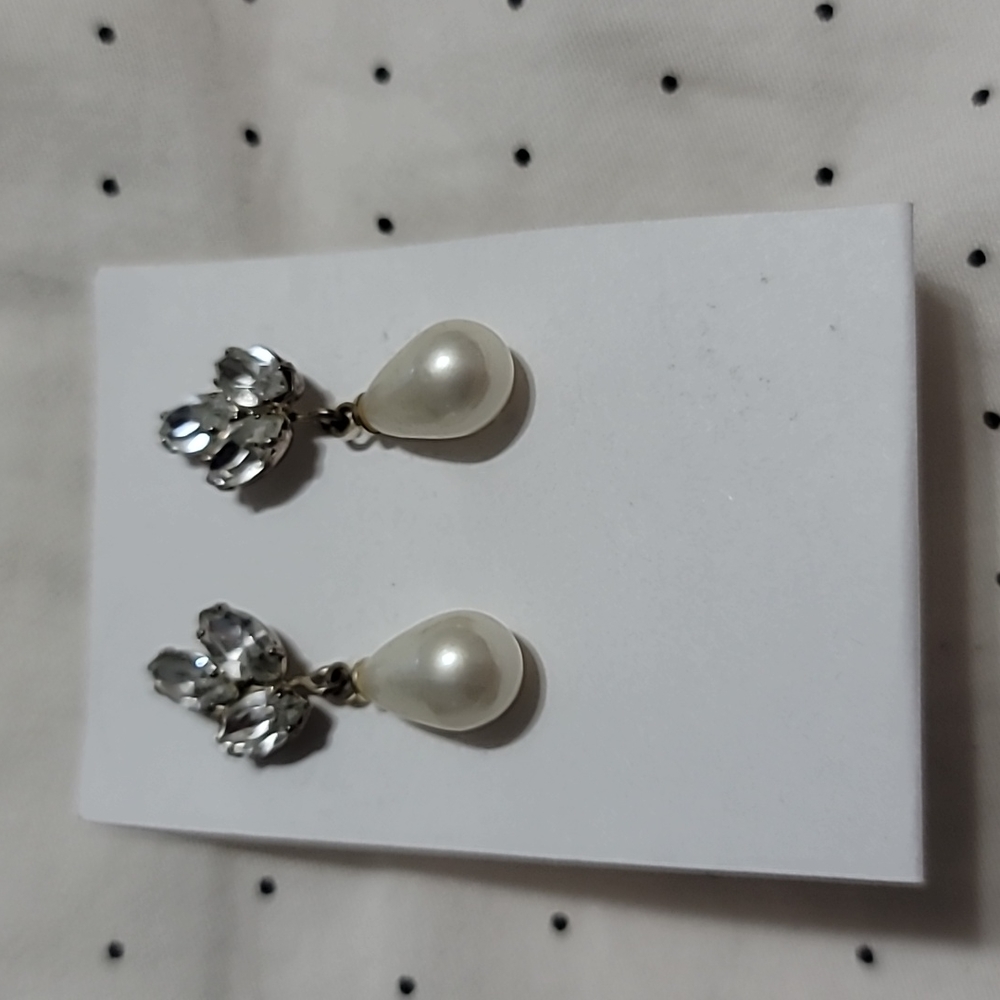 Rhinestone Floral with Drop Pearl like Bead Earrings (11)